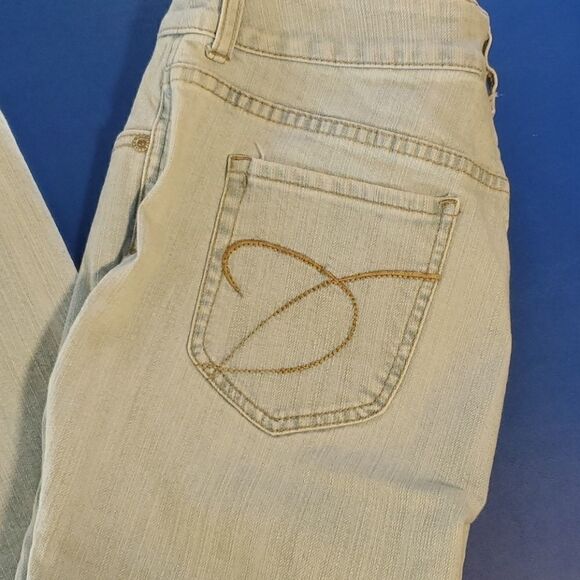 Chico's Platinum light wash jeans - Picture 3 of 4